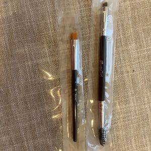 2 eyebrow brushes for less than the price of 1!